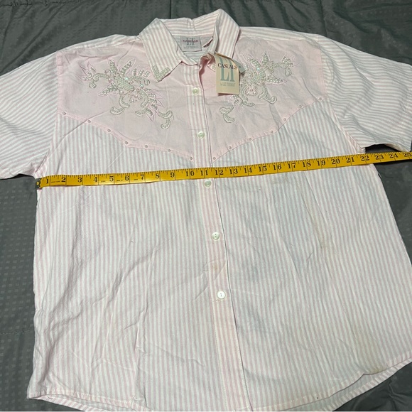 LT Casuals by Liz Thomas white pink striped button down shirt stains medium - Picture 9 of 11